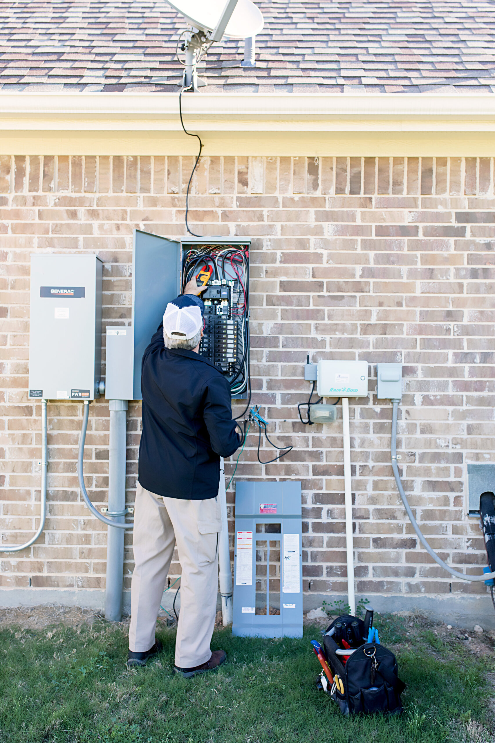 Malek electrician evaluating a residential electrical panel problem